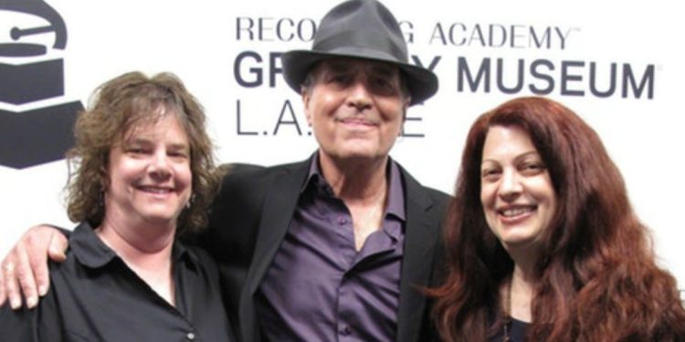 Eric Andersen con, a destra, Scarlet Rivera e a sinistra Cheryl Prashker