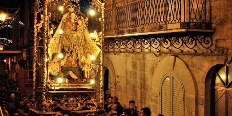 Un momento della processione della Madonna dei Miracoli (Foto dal web)