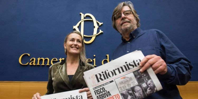 Deborah Bergamini e Piero Sansonetti presentano il nuovo Riformista (LaPresse)