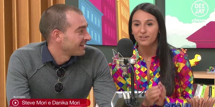 Danika Mori e il fidanzato Steve a Radio Deejay