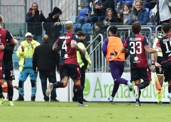 I giocatori del Cagliari esultano dopo un gol (foto: La Presse)