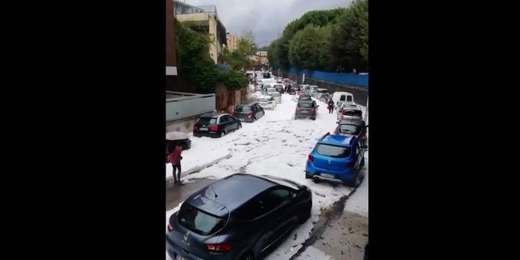 Violenta grandinata a Napoli