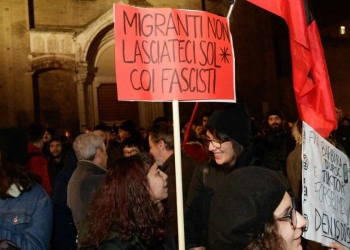 "Sardine" in Piazza Maggiore a Bologna (LaPresse)