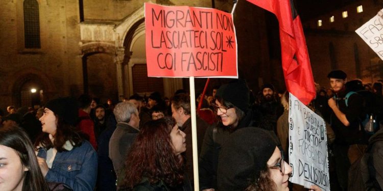 "Sardine" in Piazza Maggiore a Bologna (LaPresse)