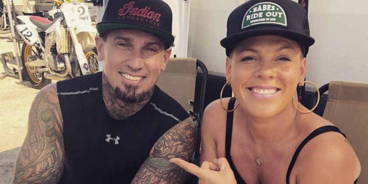 Pink e il marito Carey Hart (Foto: Instagram)