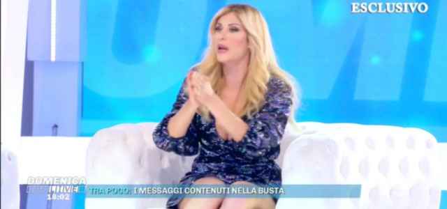 PAOLA CARUSO Piange Moreno si deve vergognare ha registrazioni