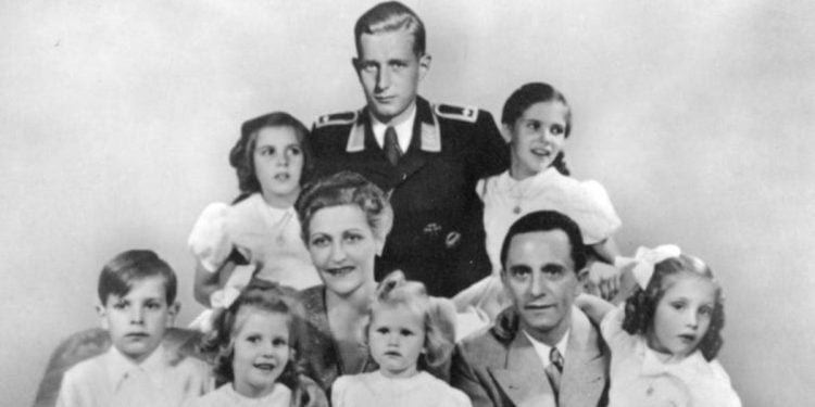 Magda e Joseph Goebbels con i loro sei figli (Foto: Wikipedia)