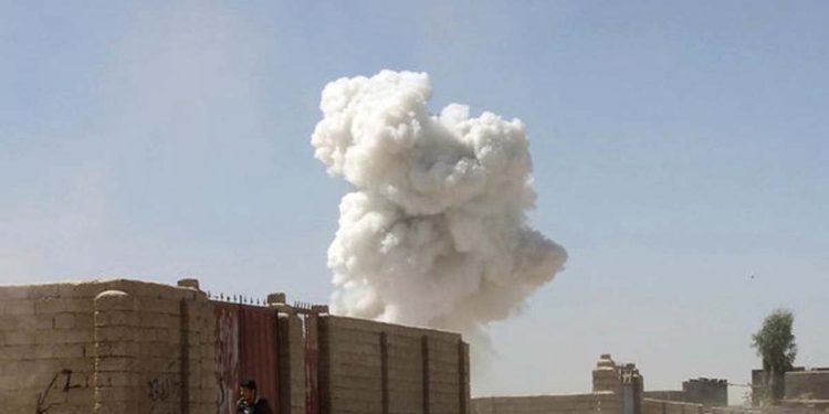 Afghanistan, kamikaze su autobomba (foto Twitter)