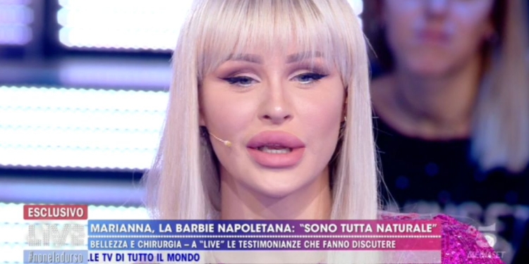 Marianna, la Barbie napoletana a Live Non è la d'Urso