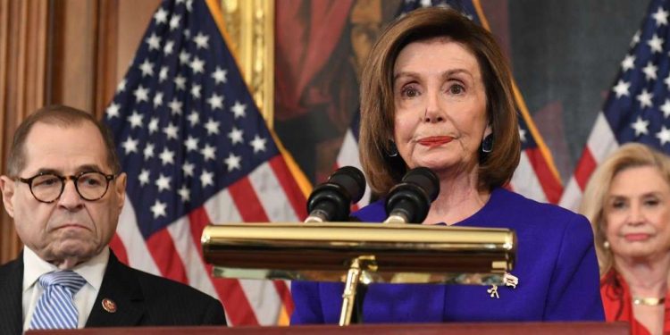 La Speaker della Camera Nancy Pelosi (al centro) insieme a Jerry Nadler e a Carolyn Maloney (LaPresse)