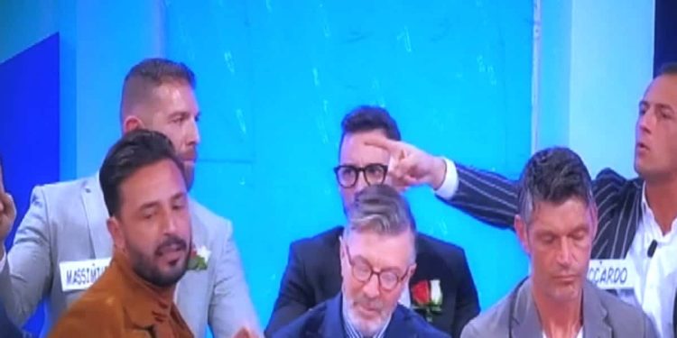 Riccardo Guarnieri e Juan Luis contro Armando Incarnato a Uomnini e Donne