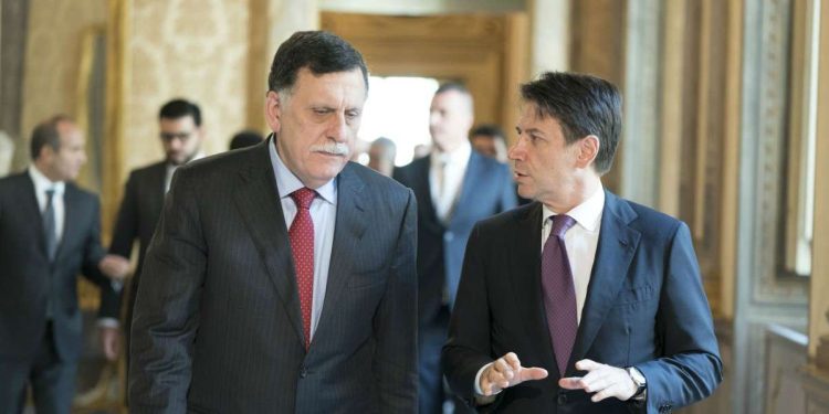 Fayez al Serraj con Giuseppe Conte (LaPresse)