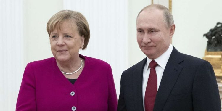 Angela Merkel e Vladimir Putin (LaPresse)