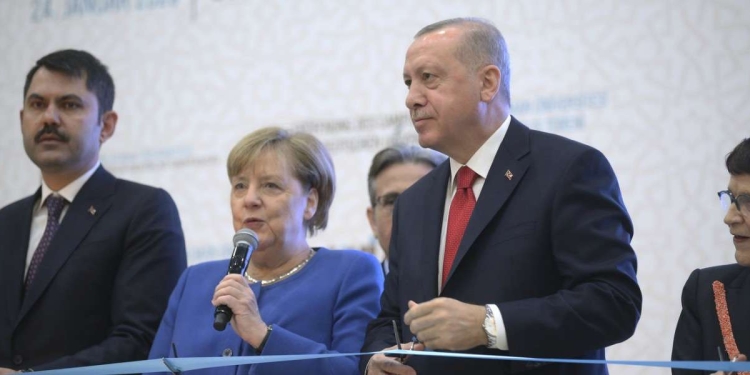 Angela Merkel con Recep Tayyip Erdogan (LaPresse)