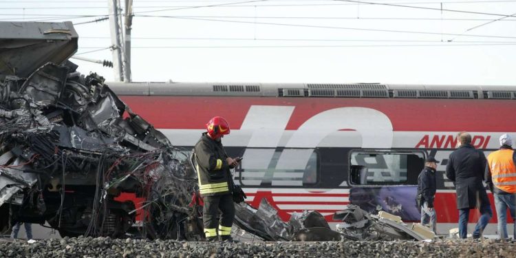 Frecciarossa deragliato. Il luogo dell'incidente (LaPresse)