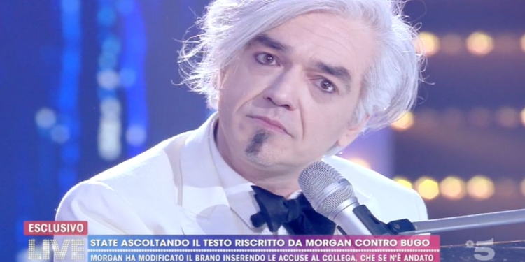 Morgan canta "Sincero" a Live Non è la D'Urso