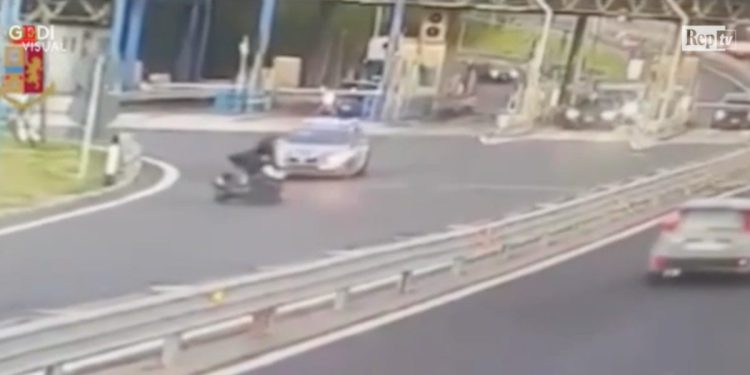 Moto contromano a Napoli