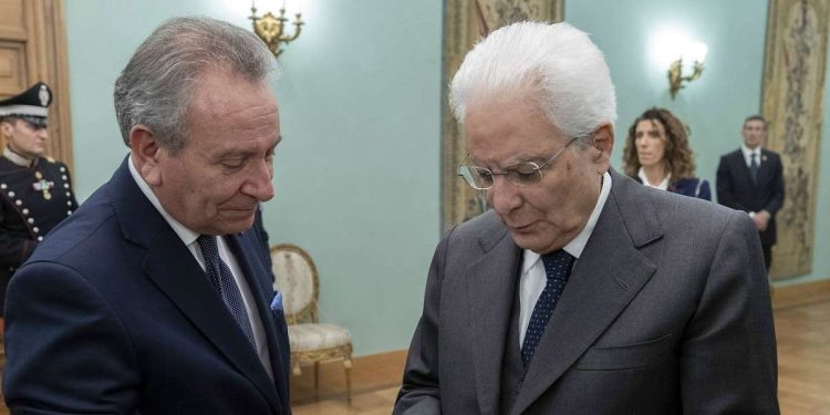 Sergio Mattarella con Angelo Buscema, presidente della Corte dei Conti (LaPresse)