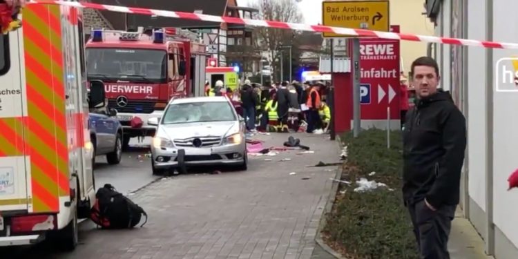 Volkmarsen, auto su corteo di Carnevale