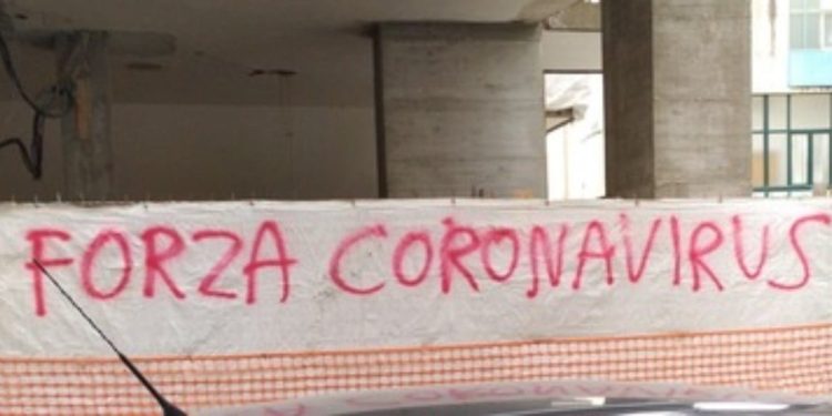 "Forza Coronavirus", striscione choc a Battipaglia (Foto: Twitter)