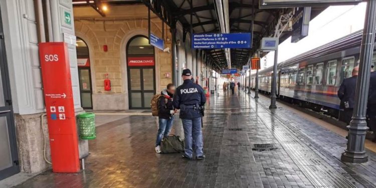 Coronavirus, controlli Polizia in stazione (Foto: Polfer)