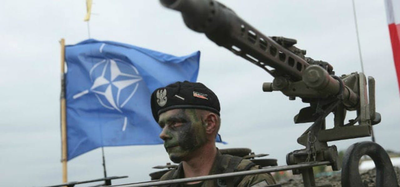 Un soldato della Nato (LaPresse)