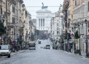 Coronavirus, strade di Roma vuote (LaPresse)