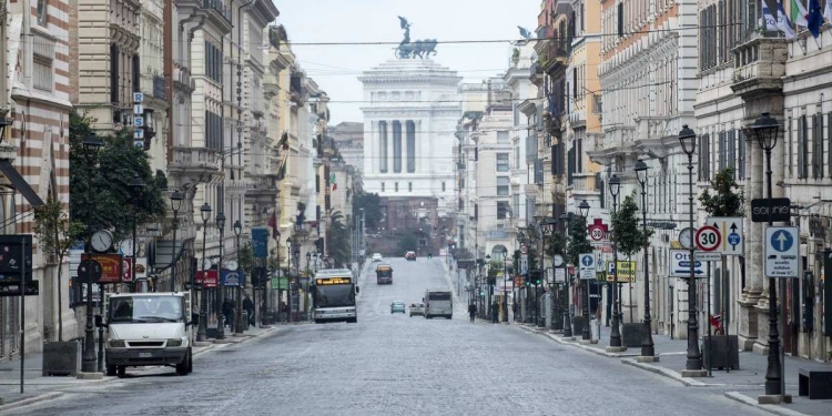 Coronavirus, strade di Roma vuote (LaPresse)