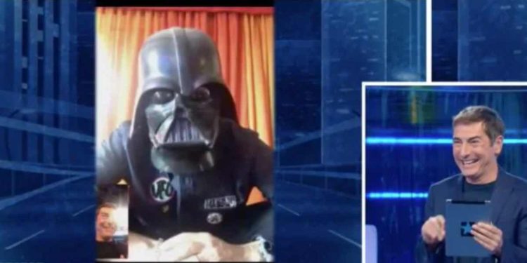 Fiorello, la mascherina di Darth Vader