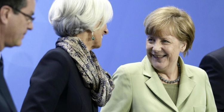 Christine Lagarde, presidente Bce, con Angela Merkel (LaPresse)