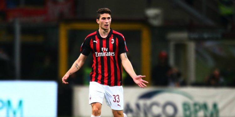 Calciomercato - Mattia Caldara con la maglia del Milan (Foto LaPresse)