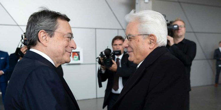 Mario Draghi con Sergio Mattarella (LaPresse)