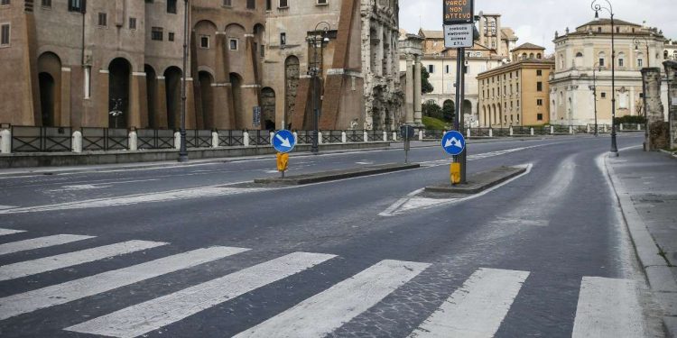 Roma, la città deserta nei tempi della quarantena da Coronavirus (Foto LaPresse)