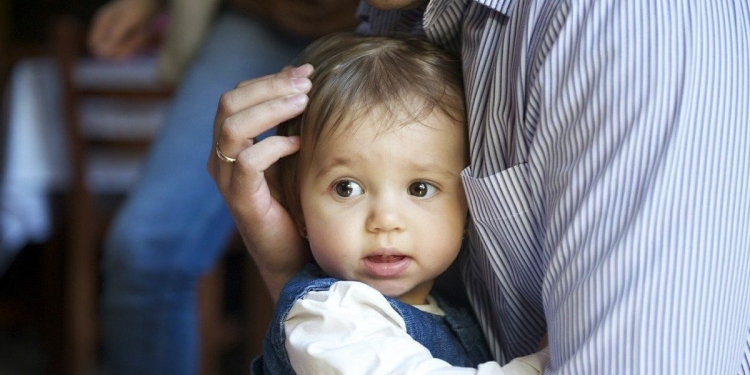 abbraccio padre e figlio