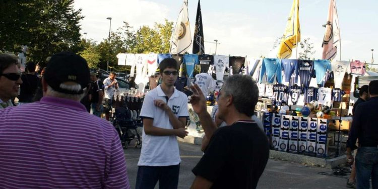 Tifosi dell'Inter ad Appiano Gentile (Foto LaPresse)