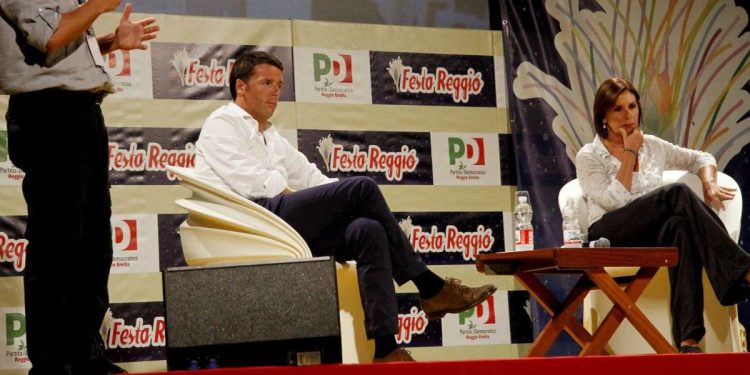 Matteo Renzi e Bianca Berlinguer (Foto LaPresse)