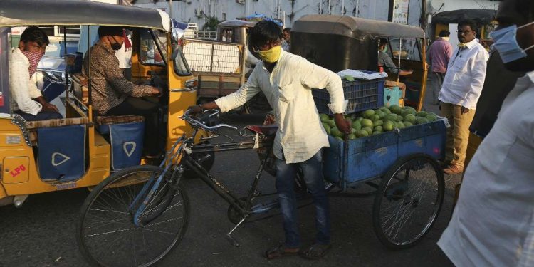 India, una incredibile storia di amore ai tempi del Coronavirus (Foto LaPresse)