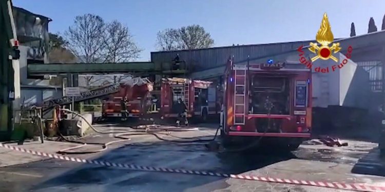 Incendio a Terni (foto: Vigili del Fuoco)