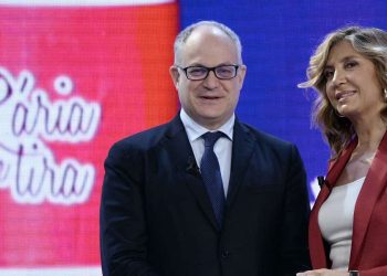 Myrta Merlino con Roberto Gualtieri a L'aria che tira (Foto LaPresse)