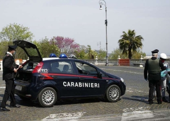 Un posto di blocco dei Carabinieri (Foto LaPresse)