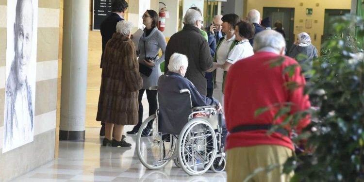 In Olanda assolto un medico che aveva praticato l'eutanasia per demenza avanzata (Foto LaPresse)