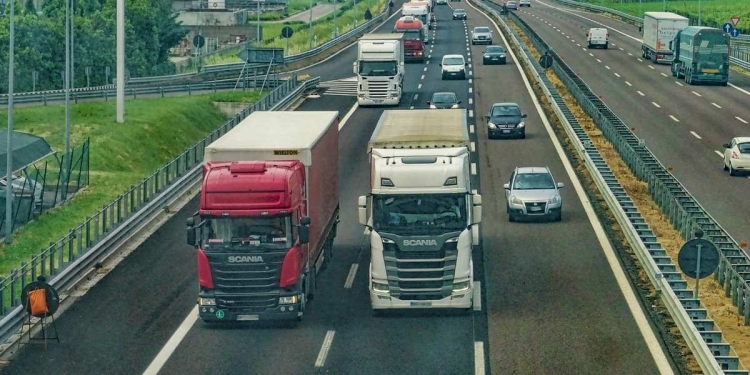 legge UE su camion a combustibile