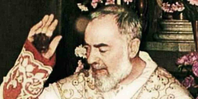 Padre Pio stimmate