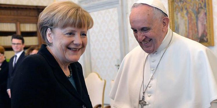 Angela Merkel e Papa Francesco in un precedente incontro