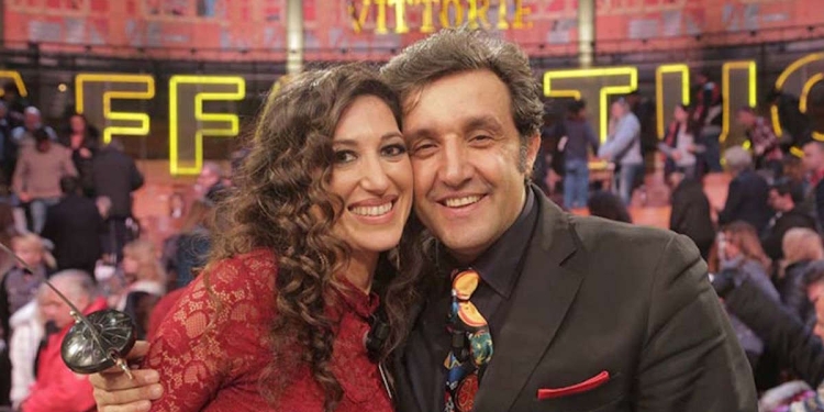 Adriana Riccio e Flavio Insinna nello studio di ‘Affari tuoi’