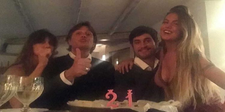 Alice De Andrè su Instagram con il padre, la madre e il fratello