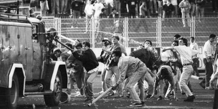 Gli scontri del Maksimir di Zagabria, il 13 maggio 1990 (Foto LaPresse)