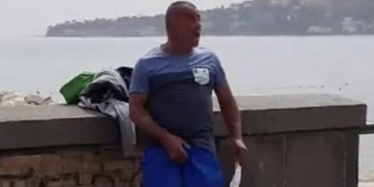 Video denuncia di Francesco Borrelli sul lungomare di Napoli (Instagram e Facebook)