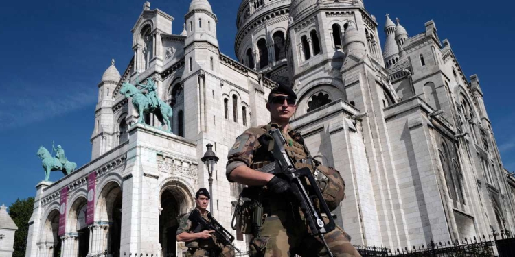 Militari Parigi