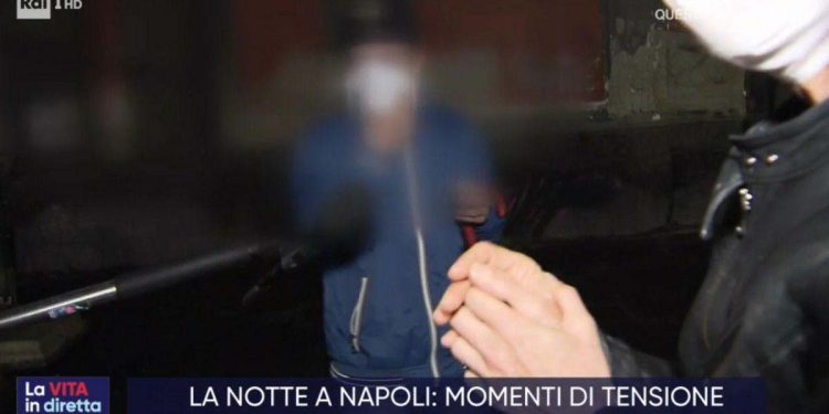 Aggressione a Napoli, Vita in diretta